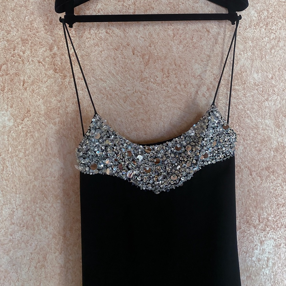 Beautiful silk long Valentino dress with the crystals on the chest area. size 40